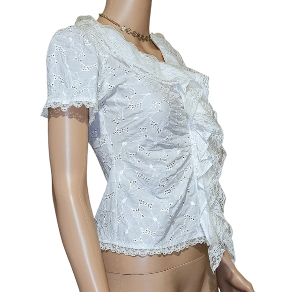 Bear Two Style Juniors/Women's Eyelet Top - Picture 2 of 8